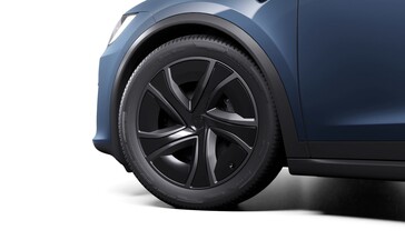 Con le ruote Magnetite da 19 pollici di serie, la Model S refresh offre l'autonomia più lunga di sempre per un'auto Tesla.