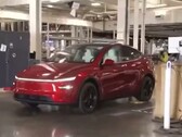 Una Tesla Model Y che si dirige autonomamente verso il parcheggio durante un tour della fabbrica Giga Texas di Lara Trump (Fonte: Tesla North America on X)