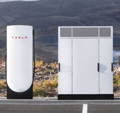 Un Supercharger Tesla V4 e un armadietto (fonte: Tesla)