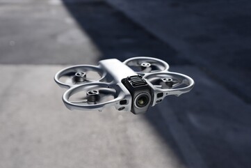 Il DJI Avata 360 è dotato di protezioni integrate per le eliche