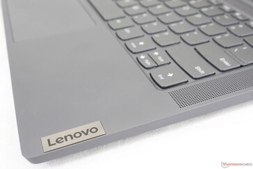 Il logo Lenovo imita il look professionale della serie ThinkBook