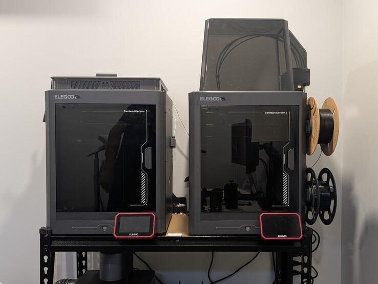 Elegoo Centauri Carbon (a sinistra) e Centauri Carbon 2 Combo (a destra).