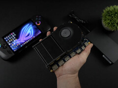 L'alimentatore della eGPU è grande quasi quanto l'unità stessa. (Fonte: ETA Prime)