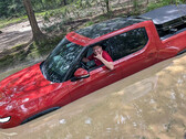 Il Rivian R1T si immerge in acque profonde (Fonte: Il Babbuino/X)
