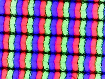Matrice subpixel leggermente sfocata causata dalla sovrapposizione opaca