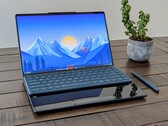 Recensione del convertibile Lenovo Yoga Book 9 14IAH10: Doppio schermo senza doppio peso