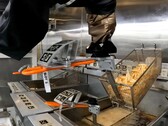 Le aziende tecnologiche di Pasadena si associano per lanciare CaliExpress, un fast-food in cui i robot cucinano da soli hamburger wagyu e patatine fritte in California