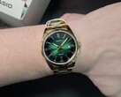 L'ultimo orologio da cerimonia economico di Casio abbina un quadrante verde brillante a una lunetta scanalata