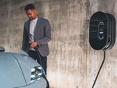 Un nuovo caricatore di bordo da 19,2 kW per la Porsche Taycan dimezza quasi il tempo per caricare la batteria dell'EV al 100%. (Fonte: Porsche)