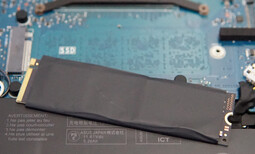 L'SSD è racchiuso in modo sicuro per una migliore dissipazione del calore