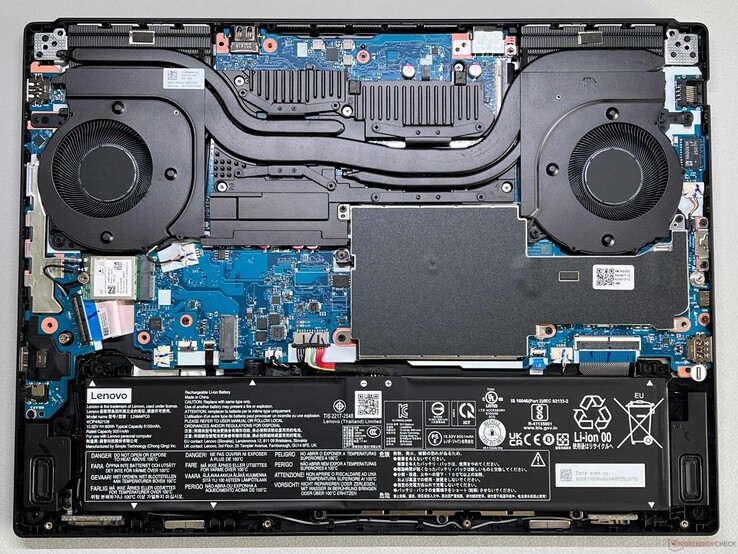 Legion 5i 15 è dotato di moduli di memoria, archiviazione (M.2 2280 e 2242) e WLAN aggiornabili.