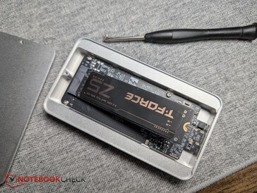 Inserisca un'unità SSD