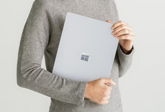 La versione consumer del Surface Laptop 6 potrebbe superare il suo fratello &#039;for business&#039;, quest&#039;ultimo raffigurato. (Fonte: Microsoft)