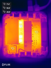 Test di stress di Asus ExpertCenter PN54 (lato inferiore aperto)