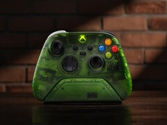 La base di ricarica Ultimate Charging Dock di 8BitDo per i controller Xbox presenta lo stesso colore verde traslucido dell’Xbox originale/