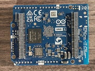 Ci sono anche due intestazioni di pin supplementari sul retro (fonte: Notebookcheck)