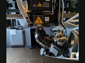 Una chiazza di filamento sull'ugello della stampante 3D Bambu Lab