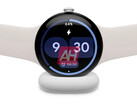 Il "Pixel Watch 4" su un caricatore. (Fonte: Android Headlines)
