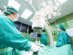 Il progetto di ricerca KARVIMIO si concentra sull'uso di AI e AR nel contesto delle procedure chirurgiche. (Fonte immagine: sasint/Pixabay)