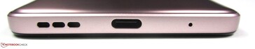Parte inferiore: Altoparlante, USB-C 2.0, microfono