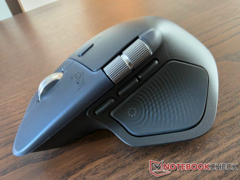 Logitech MX Master 4, con il nuovo pulsante per il pollice. (Fonte immagine: u/Vachan1990 su Reddit)