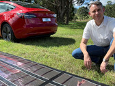 Questa Tesla è partita per un viaggio di 9.380 miglia alimentato da pannelli solari (immagine: Charge Australia)