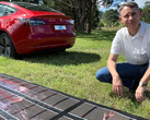 Questa Tesla è partita per un viaggio di 9.380 miglia alimentato da pannelli solari (immagine: Charge Australia)