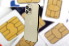 gli smartphone iPhone 14 non sono dotati di vassoio porta-sim rimovibile. (Fonte: Notebookcheck, PublicDomainPictures su Pixabay-edited)