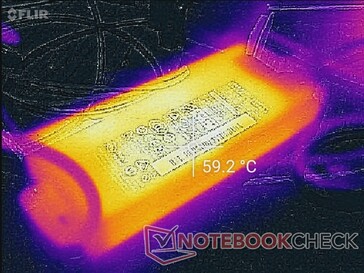 L'adattatore AC può arrivare fino a 60° C durante il gaming