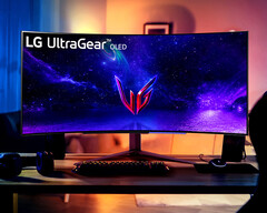L&#039;UltraGear 45GR95QE è uno dei primi monitor da gioco OLED di grandi dimensioni, curvi e a 240 Hz. (Fonte: LG)