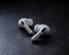 Il design unico di Apple's AirPods è popolare con i clienti e anche con i truffatori (Immagine: Miguel Angel Avila)