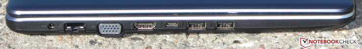 Sinistra: porta ricarica, Gigabit Ethernet, VGA, HDMI, 1x USB Type-C 3.1 Gen 1, 2x USB Type-A 3.1 Gen 1