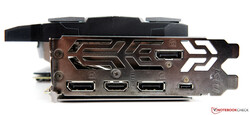 Uno sguardo alle porte sul retro dell'MSI GeForce RTX 2080 Ti Gaming X Trio