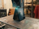 Il fabbricatore di Spider-Man gli realizza un Galaxy Z Flip 8.