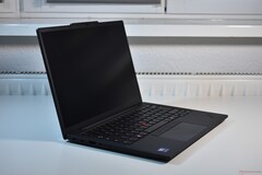 Massima efficienza: Lenovo ThinkPad T14s Gen 6 dimostra perché Lunar Lake è la scelta perfetta per i computer portatili aziendali, nella foto: Lenovo ThinkPad T14s Gen 6 (Fonte: Benjamin Herzig/Notebookcheck.com)