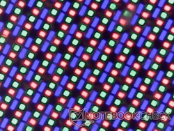 Schiera di subpixel OLED lucidi