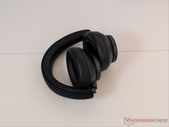 I padiglioni auricolari sono ripiegabili per ridurre l’ingombro.