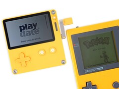 Panic rifinisce il Playdate in giallo, come il Gameboy Pocket o il Color. (Fonte immagine: iFixit)