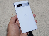 Il Pixel 7a nella sua finitura Arctic Blue. (Fonte: Munchy)