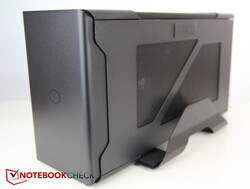 Il MasterCase EG200, fornito da Cooler Master.