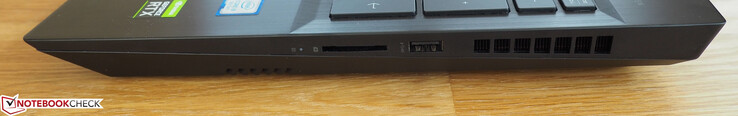 A destra: lettore schede SD, USB 3.0
