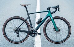 La SCOTT Addict eRIDE Ultimate Bike pesa solo 10,75 kg (~23,7 lbs). (Fonte: SCOTT)