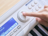 La tastiera Casio LK-550WE