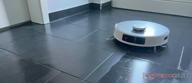 Ecovacs Deebot T20 Omni al lavoro