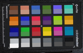ColorChecker. Il colore di riferimento e' visualizzato nella parte inferiore di ogni riquadro.