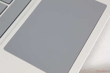 La superficie del Clickpad è ancora più liscia del Clickpad sul Surface Laptop 3 15