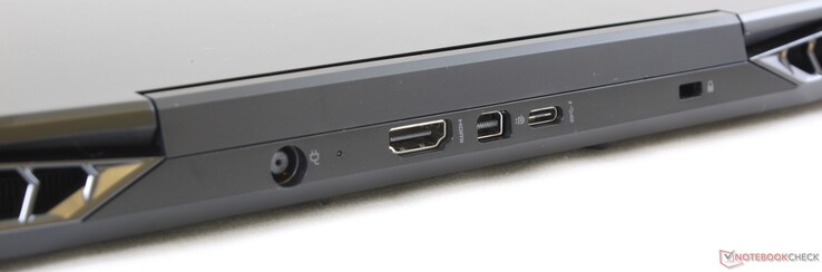 Lato Posteriore: Alimentatore AC, HDMI 2.0, mini DisplayPort 1.3, USB Type-C Gen. 2, Kensington Lock