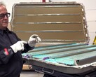 La batteria strutturale 4680 del Cybertruck è difficile da riparare. (Fonte: Munro Live/YT)