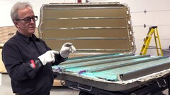 La batteria strutturale 4680 del Cybertruck è difficile da riparare. (Fonte: Munro Live/YT)