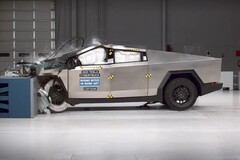Il Tesla Cybertruck nel crash test IIHS (fonte: IIHS)